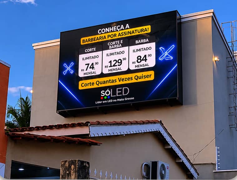 Painel na Av. Dante Martins de Oliveira